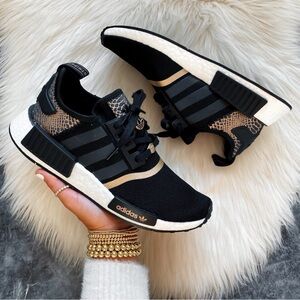 Black/Rose Gold Adidas NMD R1 Sneakers 🔥🖤🐍